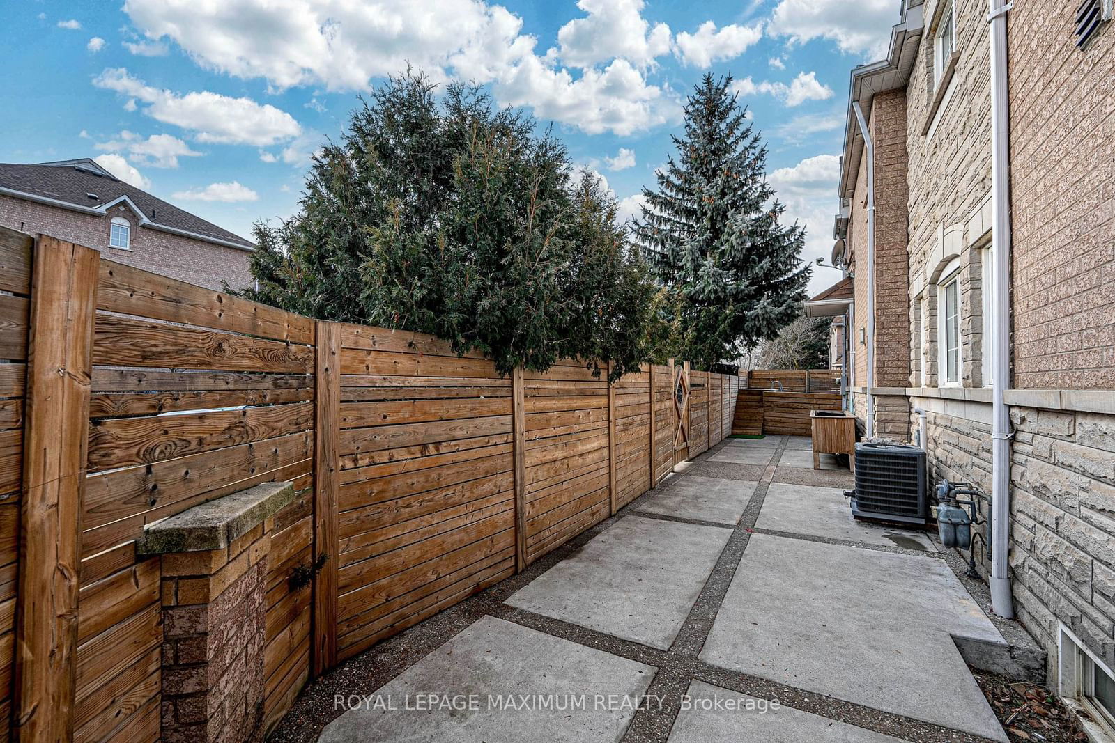 Pioneer Townhomes, York Crosstown, Toronto