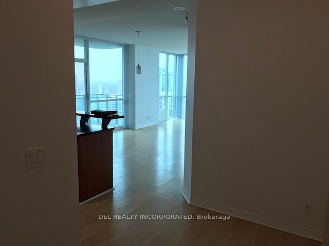 220 Burnhamthorpe Rd W, unit 2602 for rent