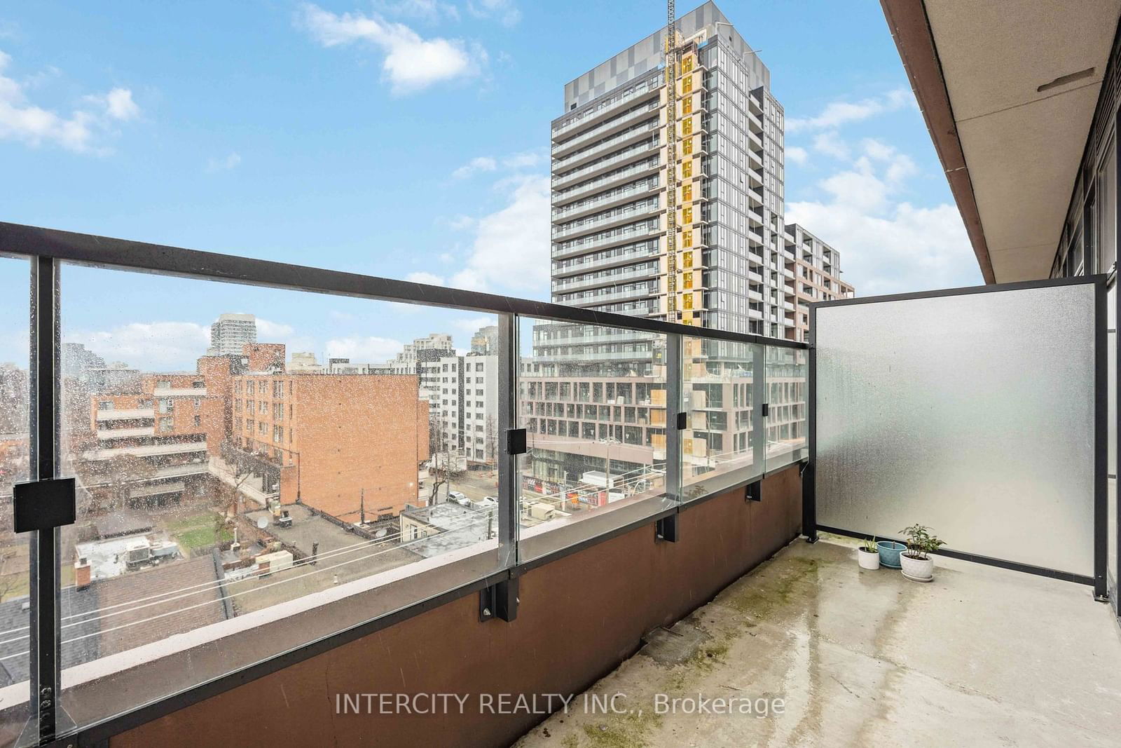 270 Dufferin St, unit 519 for rent