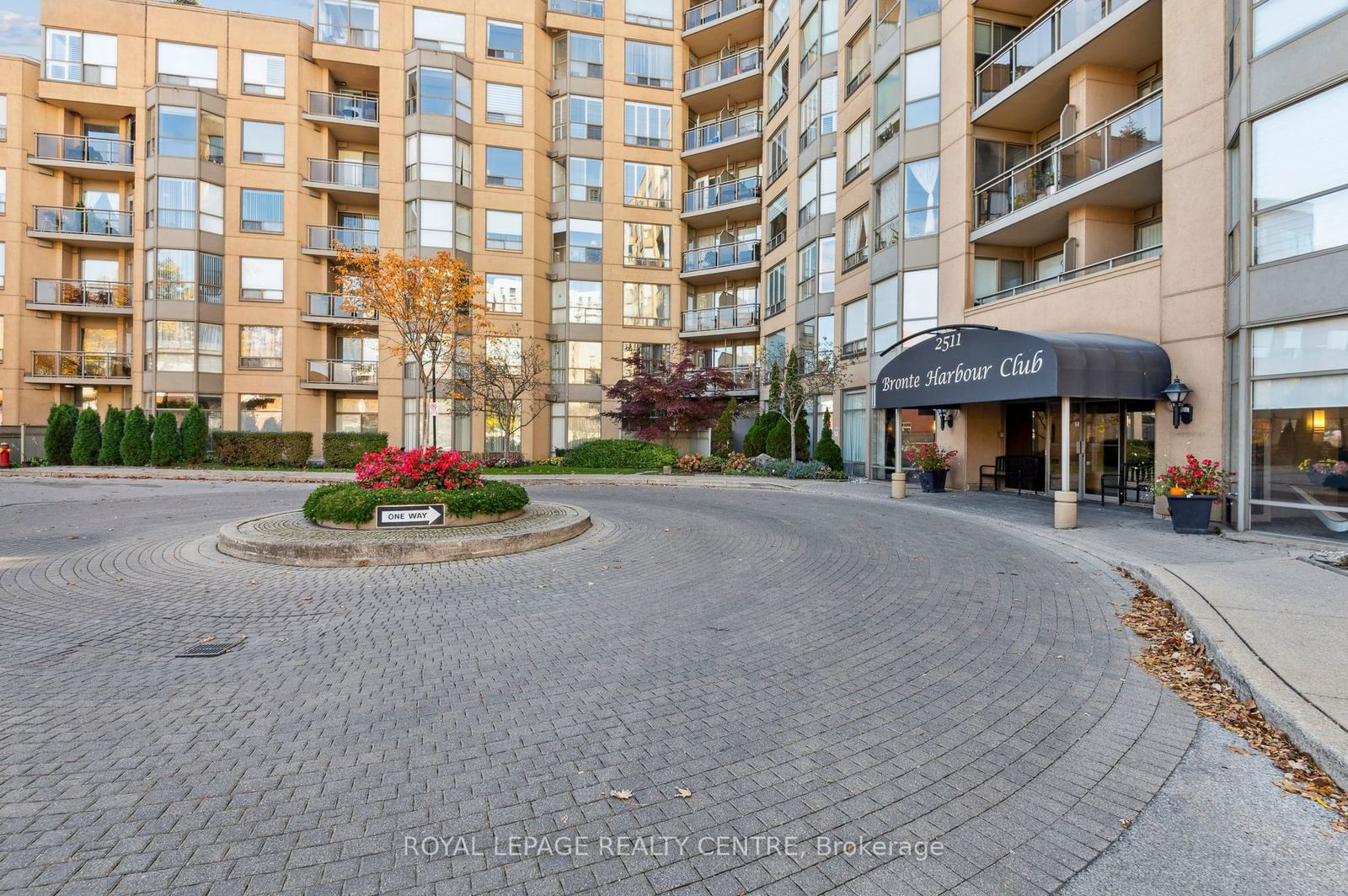 2511 Lakeshore Rd W, unit 606 for sale