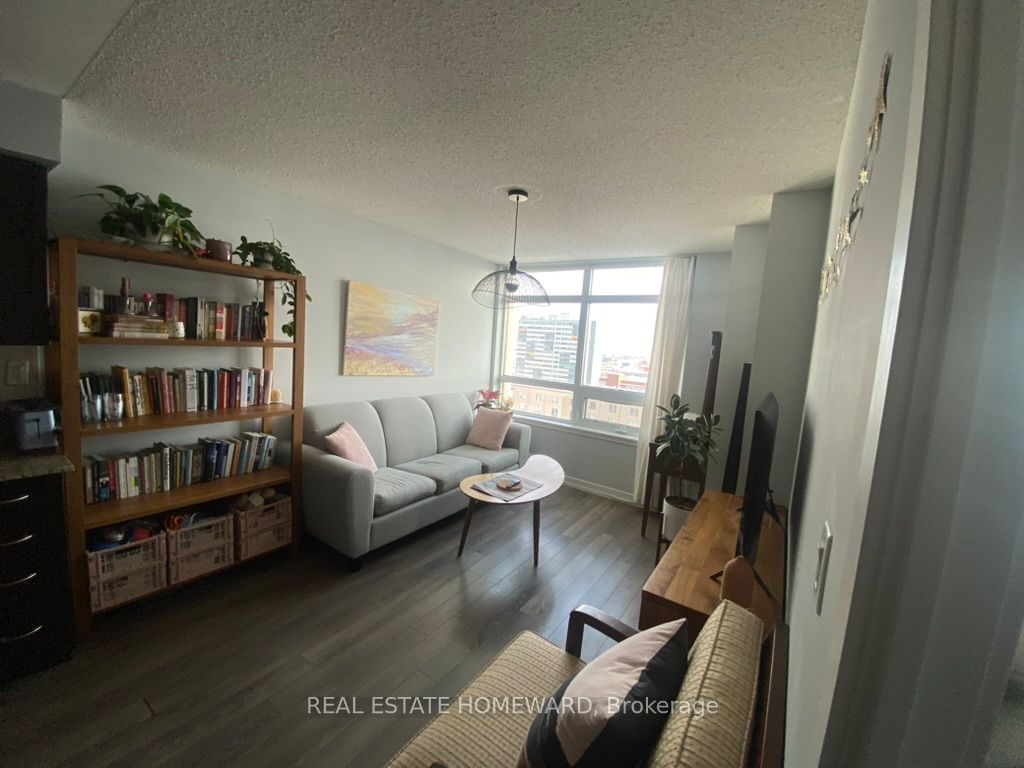 816 Lansdowne Ave, unit 1210 for rent