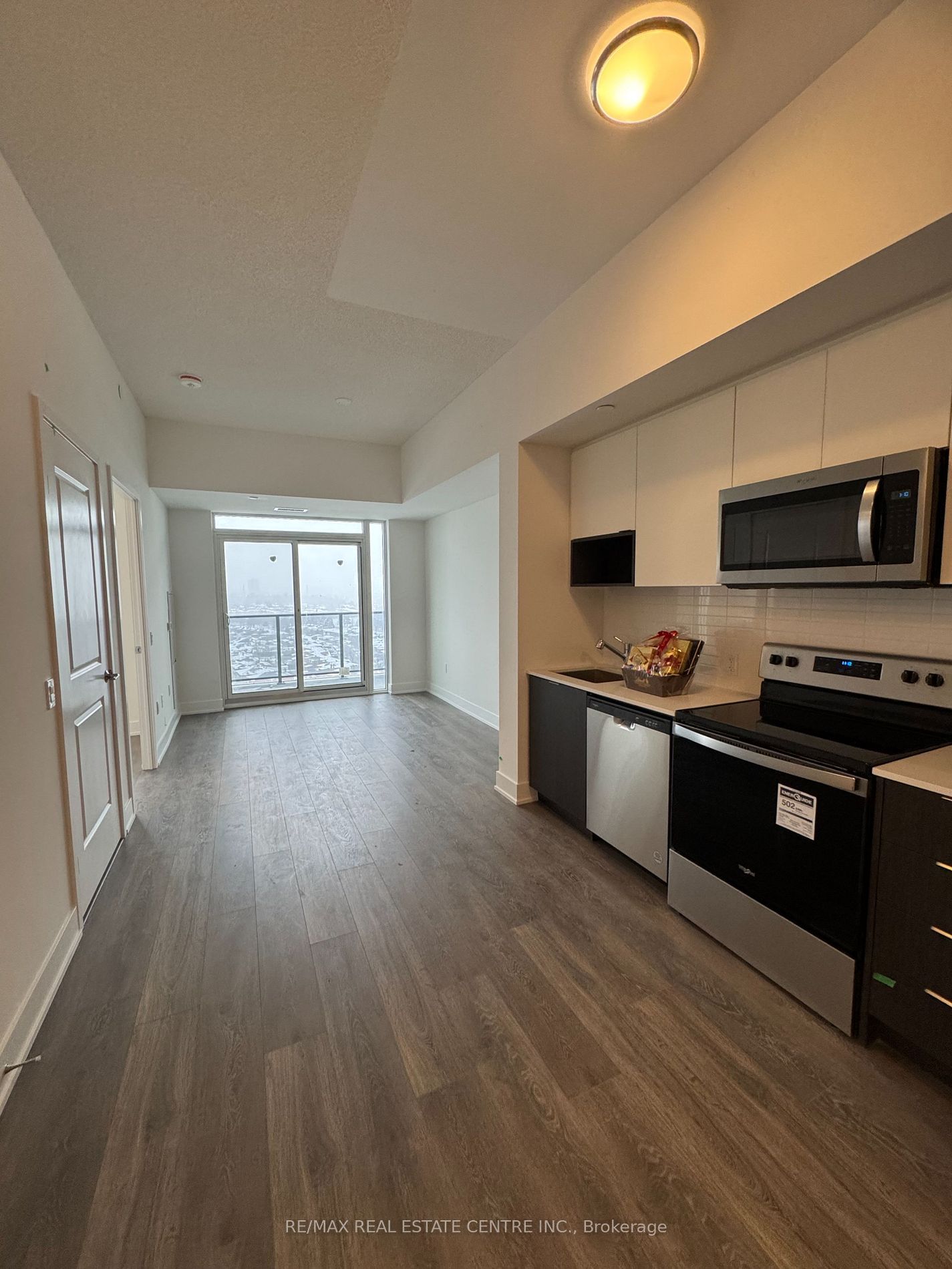 204 Burnhamthorpe Rd E, unit 1605E for rent