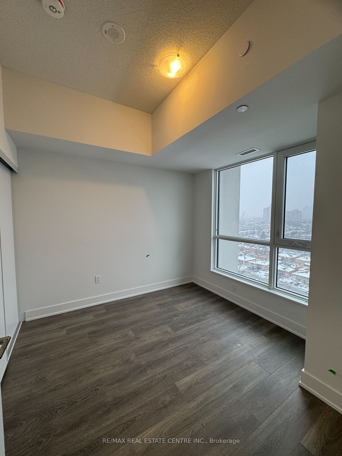 204 Burnhamthorpe Rd E, unit 1605E for rent