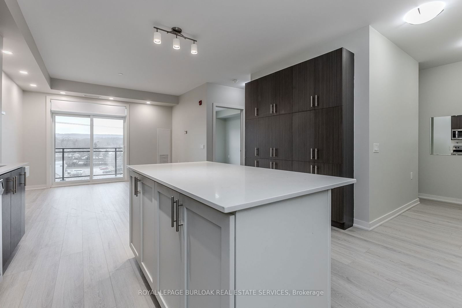 320 Plains Rd E, unit 517 for sale