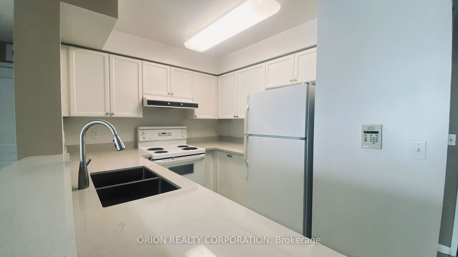 2565 Erin Centre Blvd, unit 505 for rent