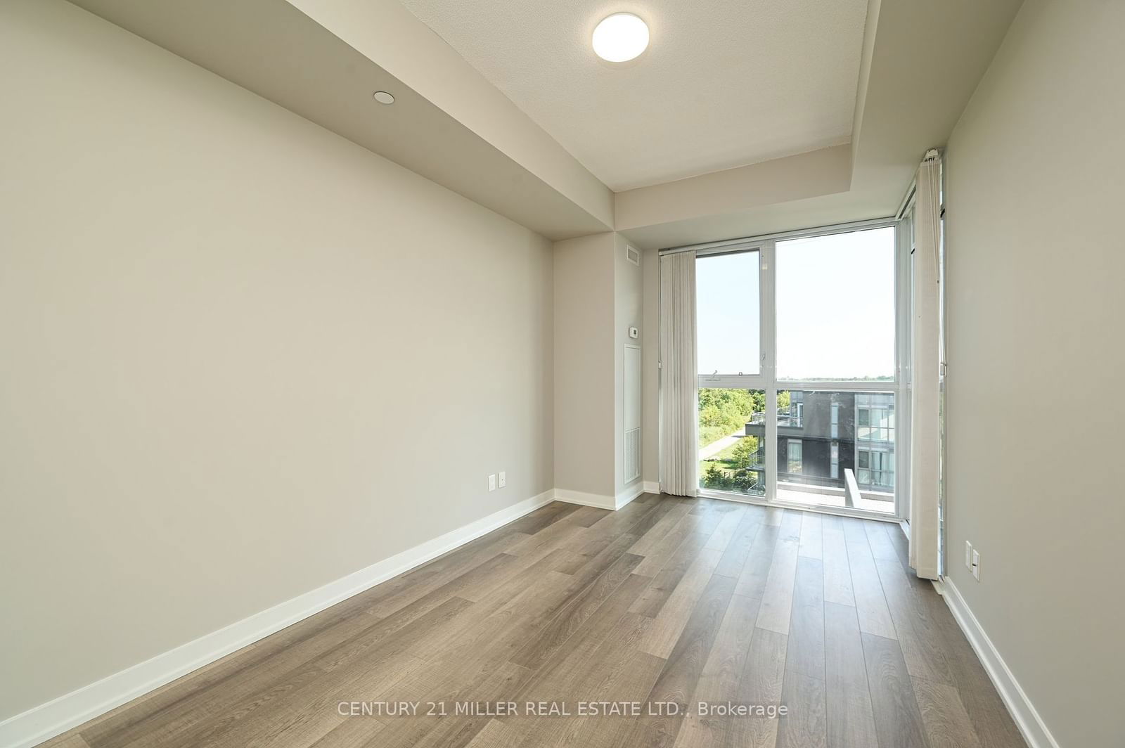 5240 Dundas St, unit B512 for rent