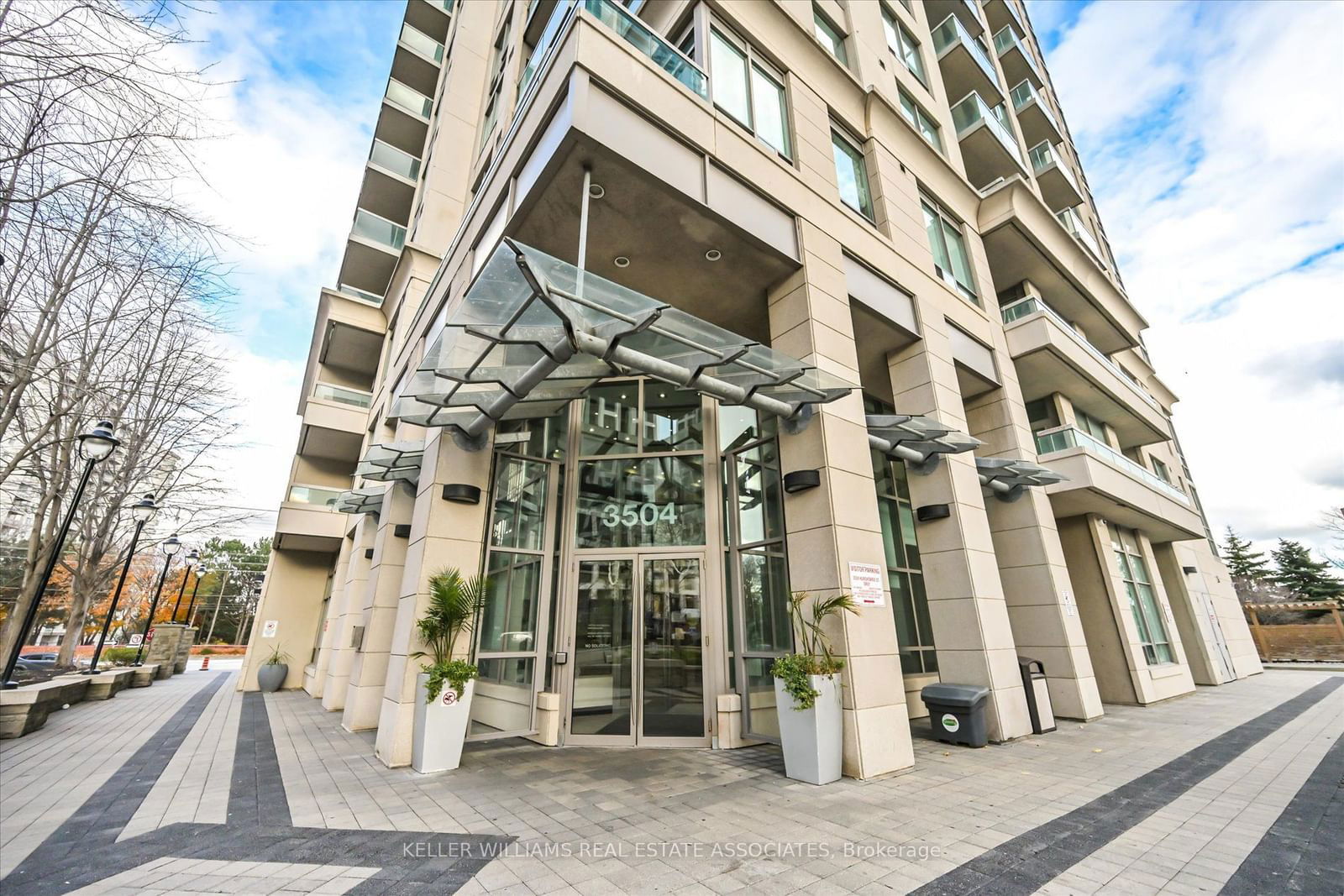 3504 Hurontario St, unit 305 for sale