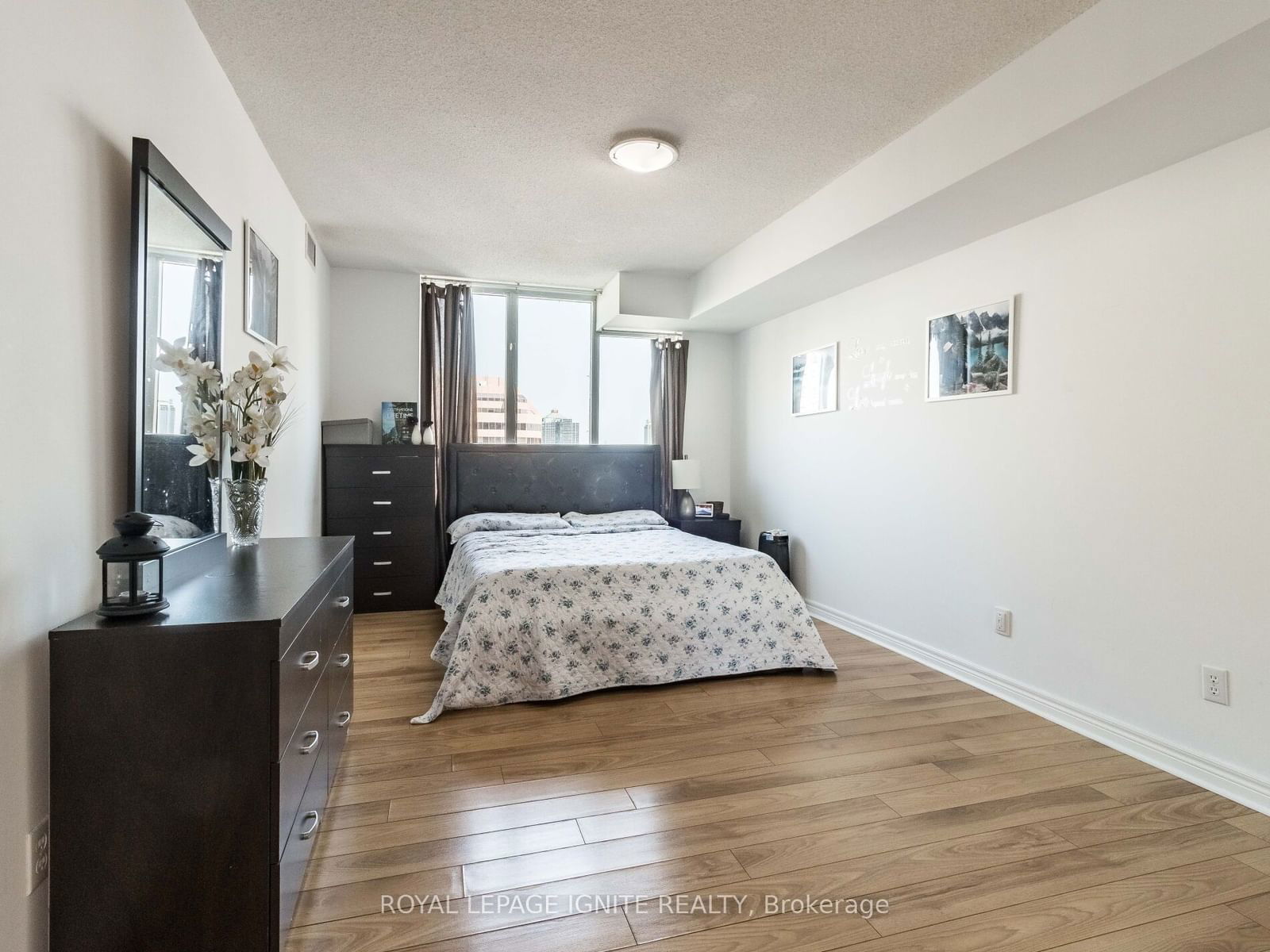 156 Enfield Pl, unit 1711 for sale