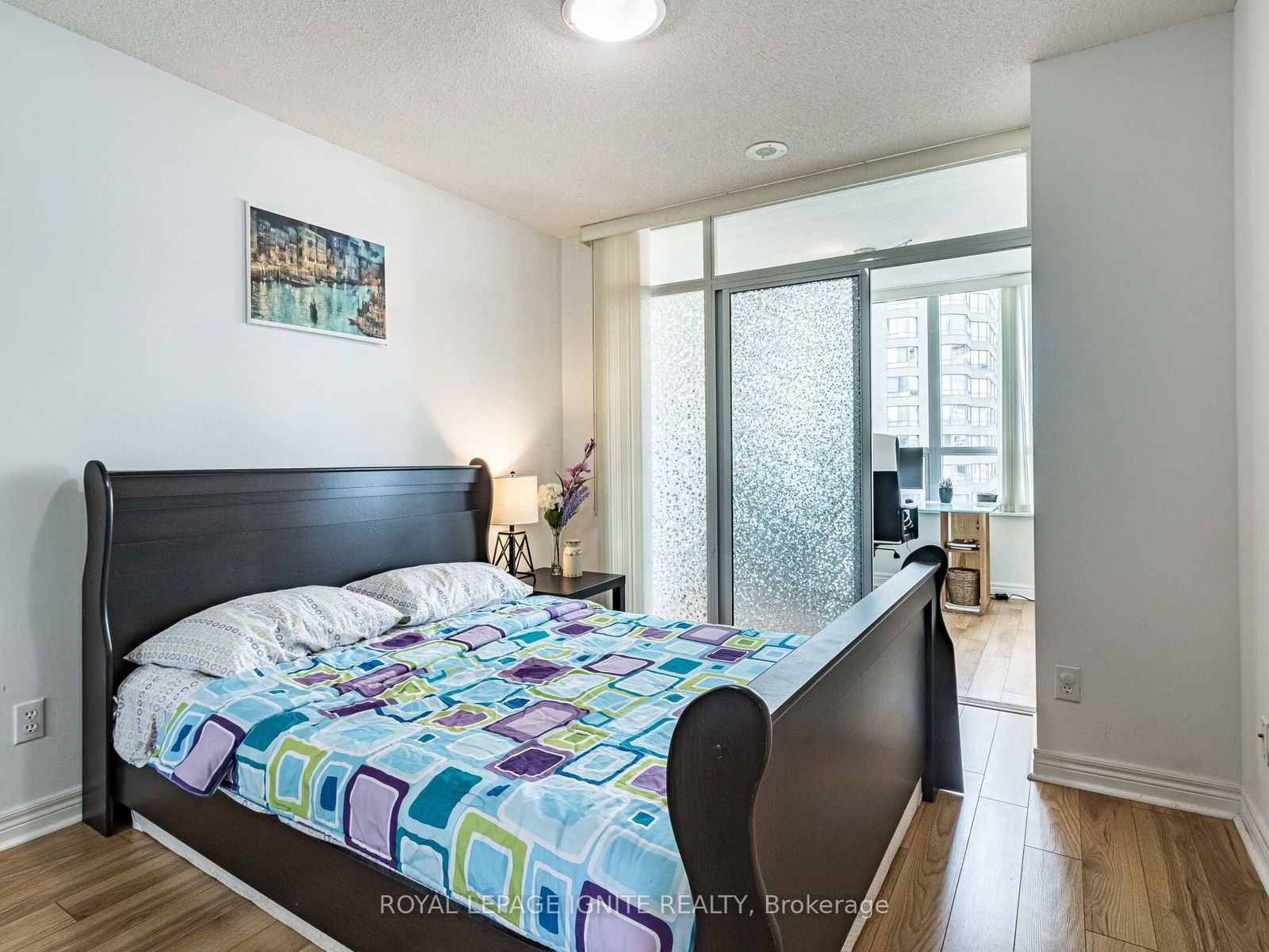 156 Enfield Pl, unit 1711 for sale