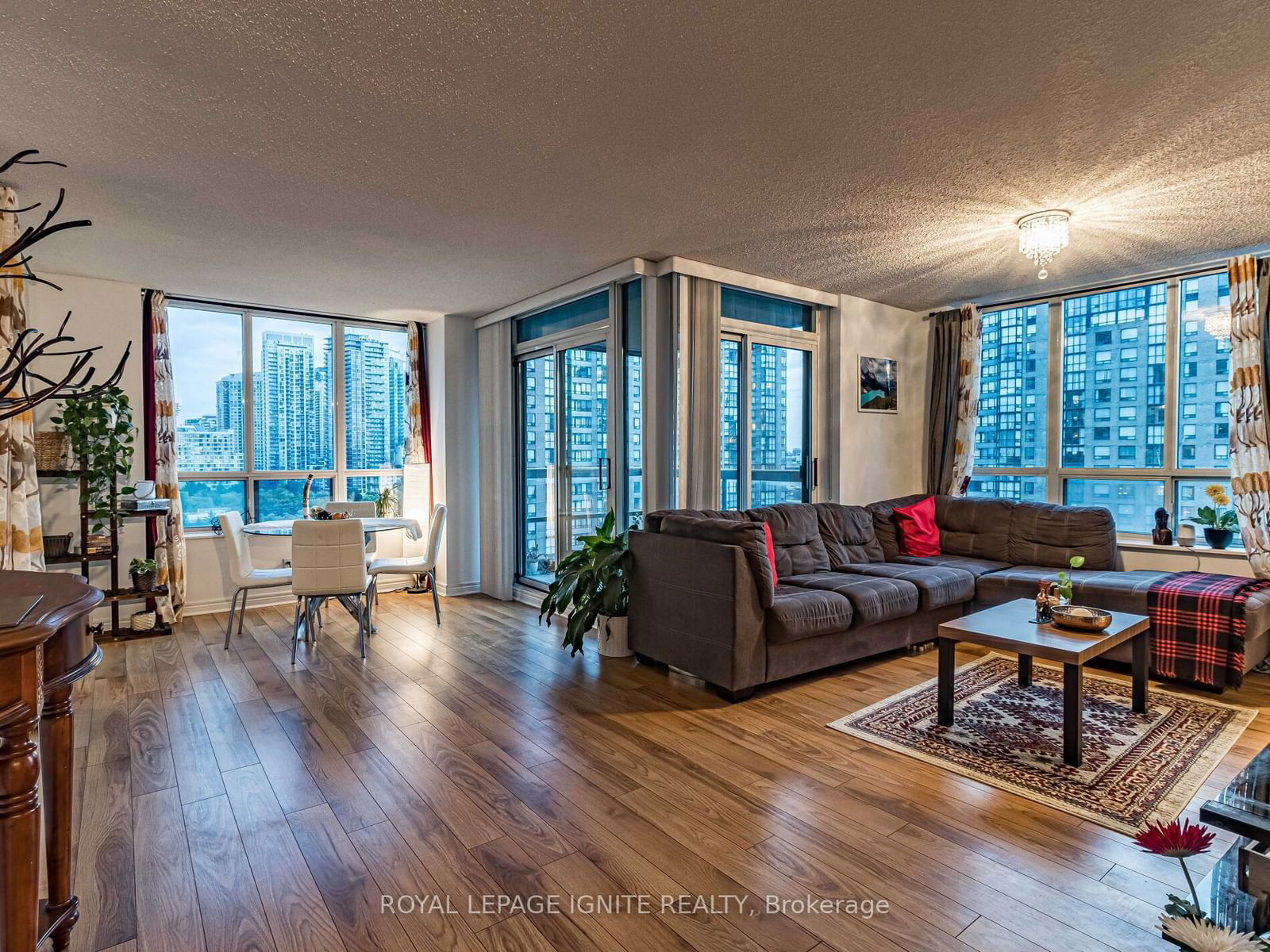 156 Enfield Pl, unit 1711 for sale