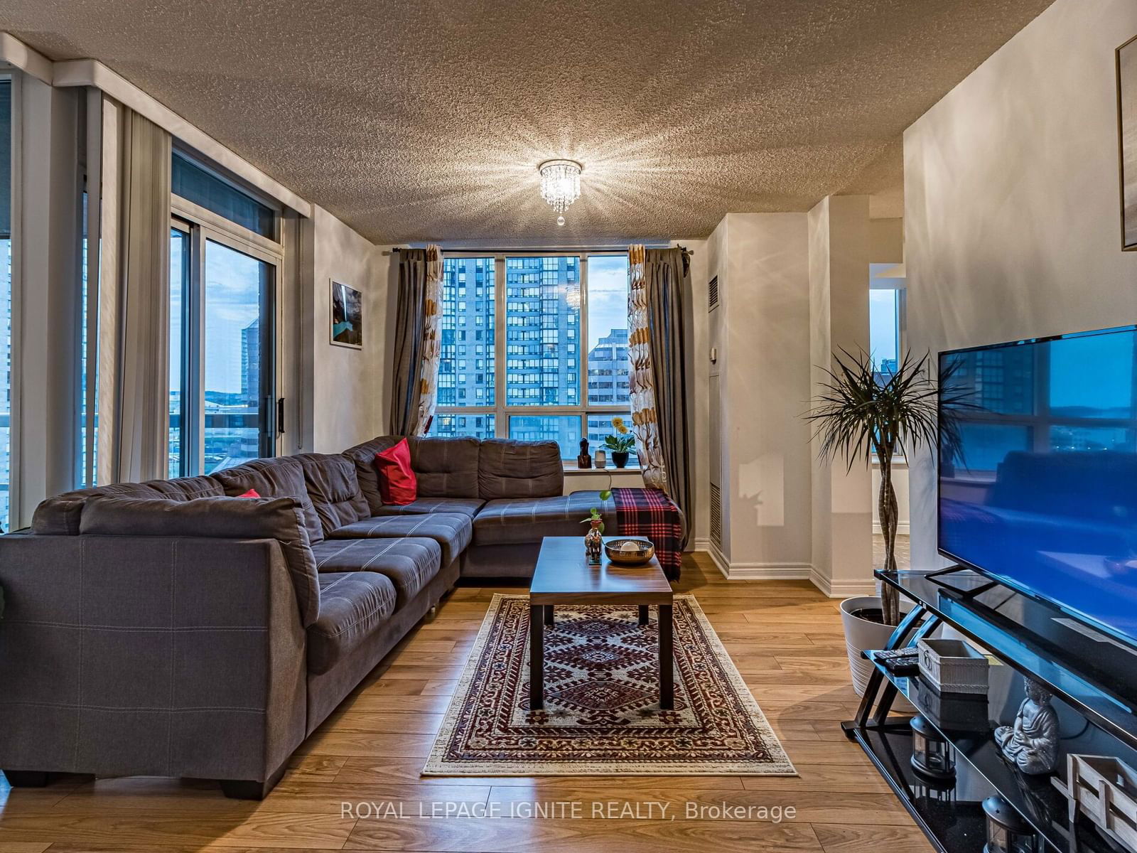 156 Enfield Pl, unit 1711 for sale