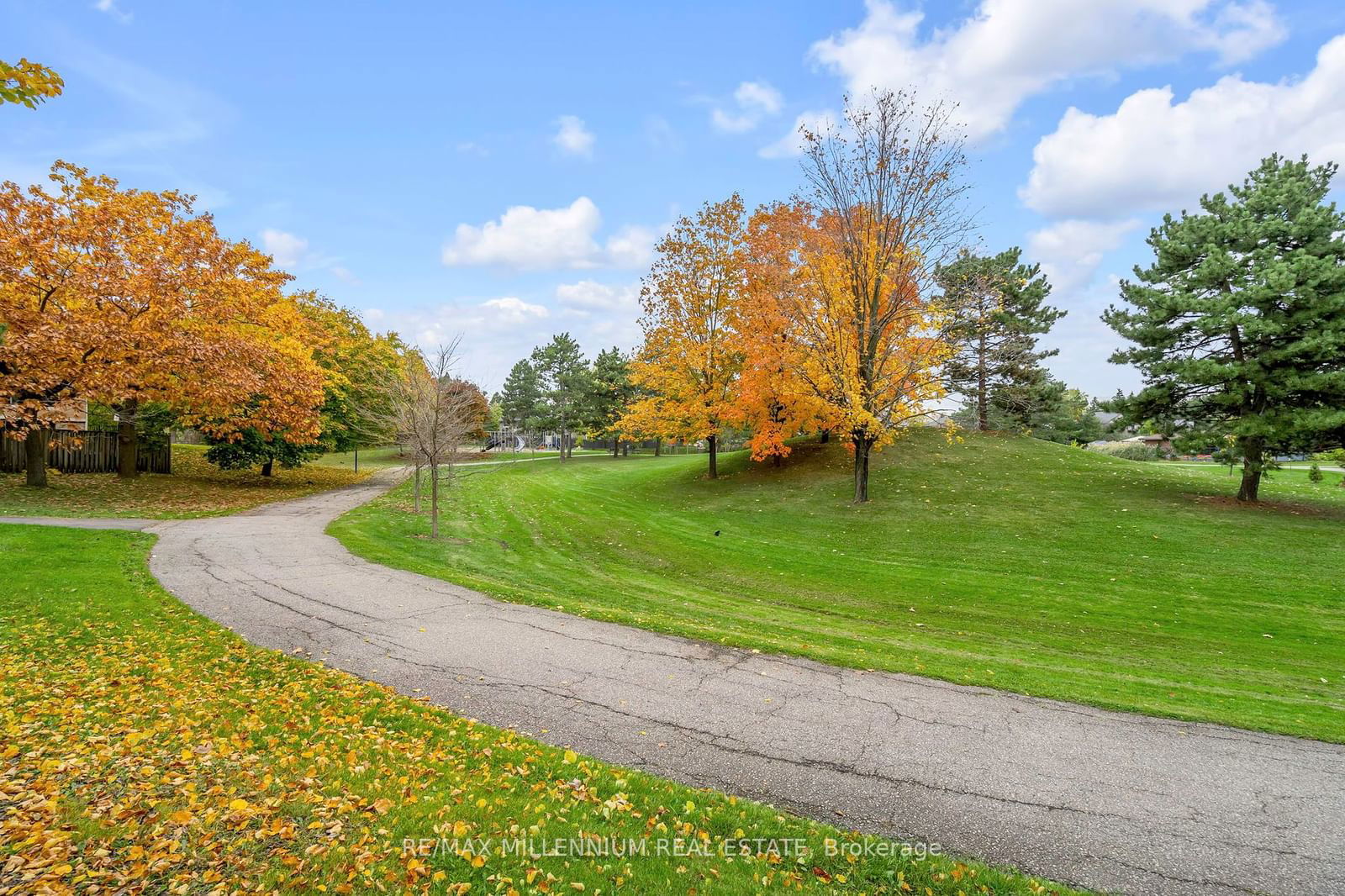 98 Falconer Drive Townhomes, Mississauga, Toronto