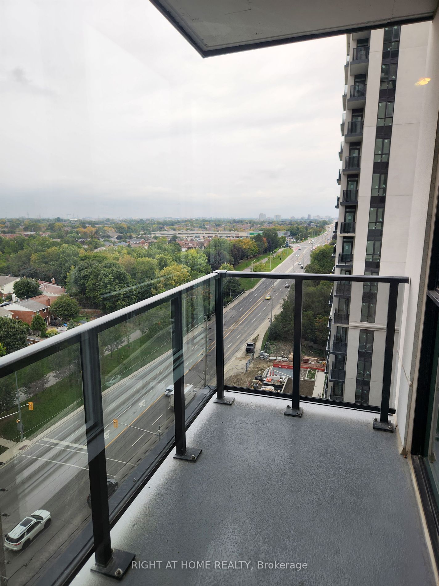 202 Burnhamthorpe Rd E, unit 1007 for rent