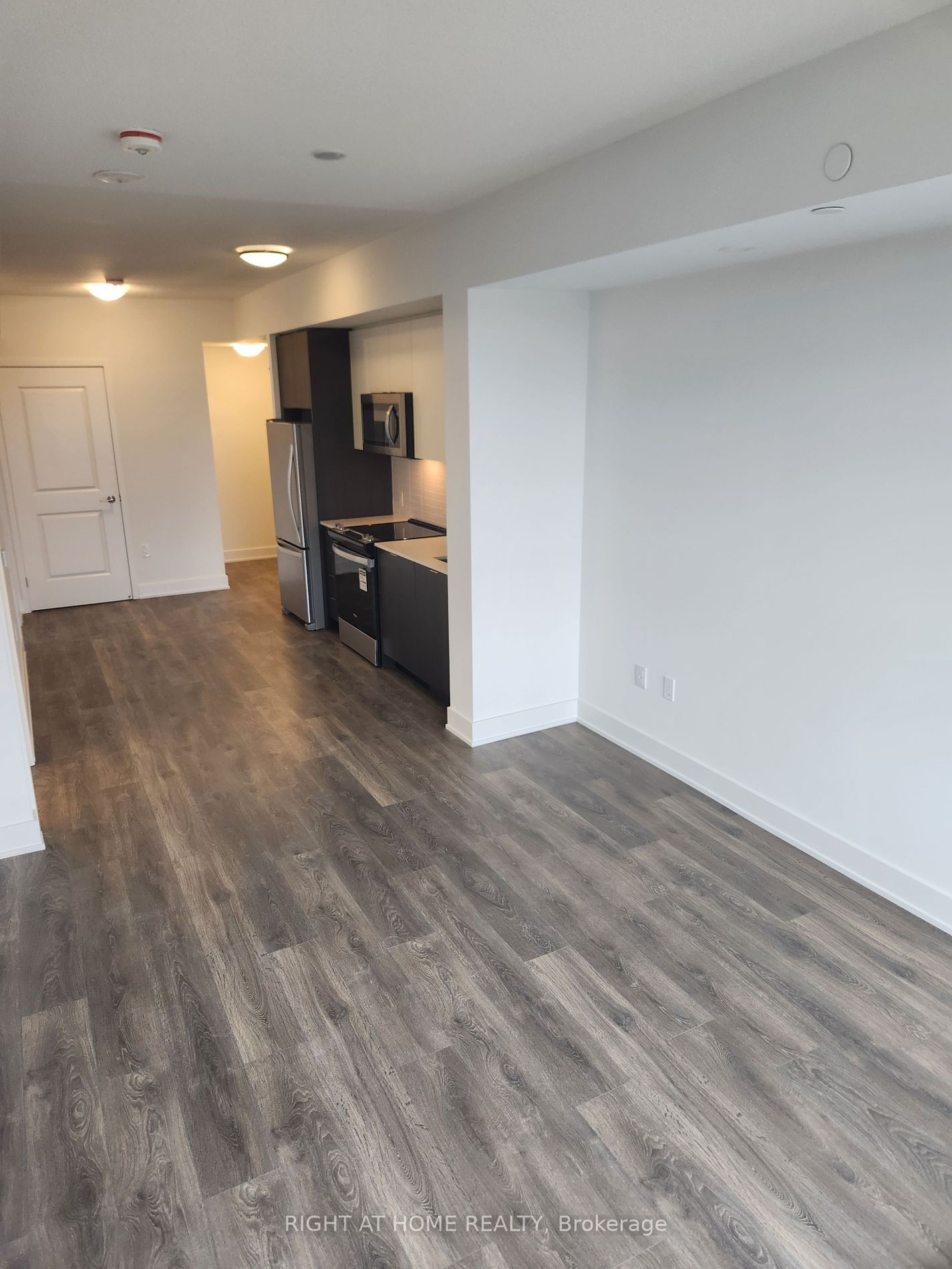 202 Burnhamthorpe Rd E, unit 1007 for rent