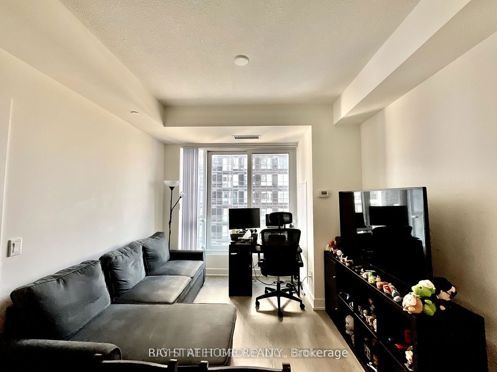 7 Mabelle Ave, unit 505 for rent