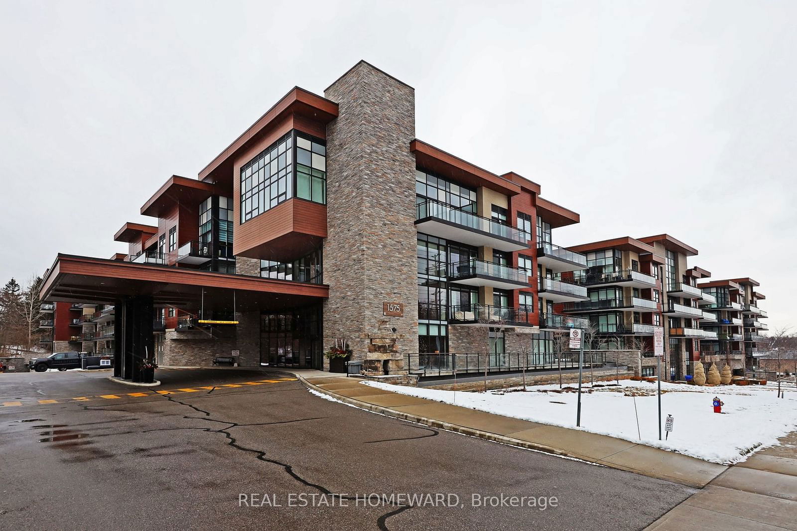 1575 Lakeshore Rd W, unit 108 for sale