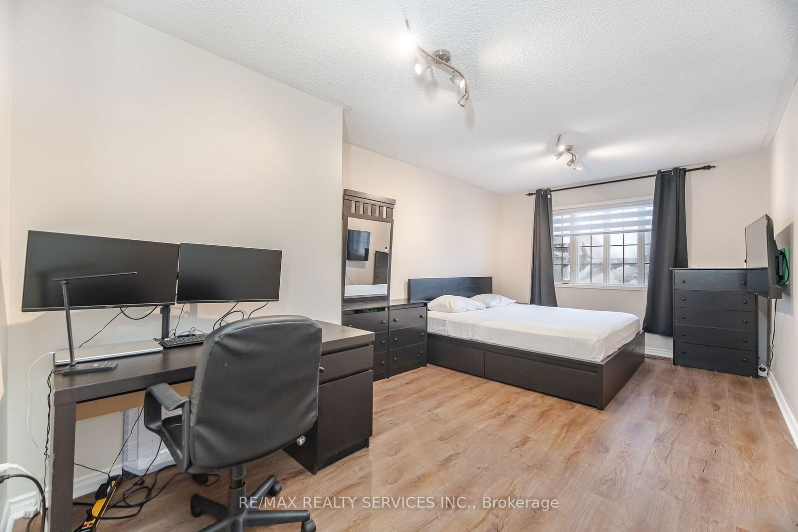 47 Spadina Rd, unit 32 for sale