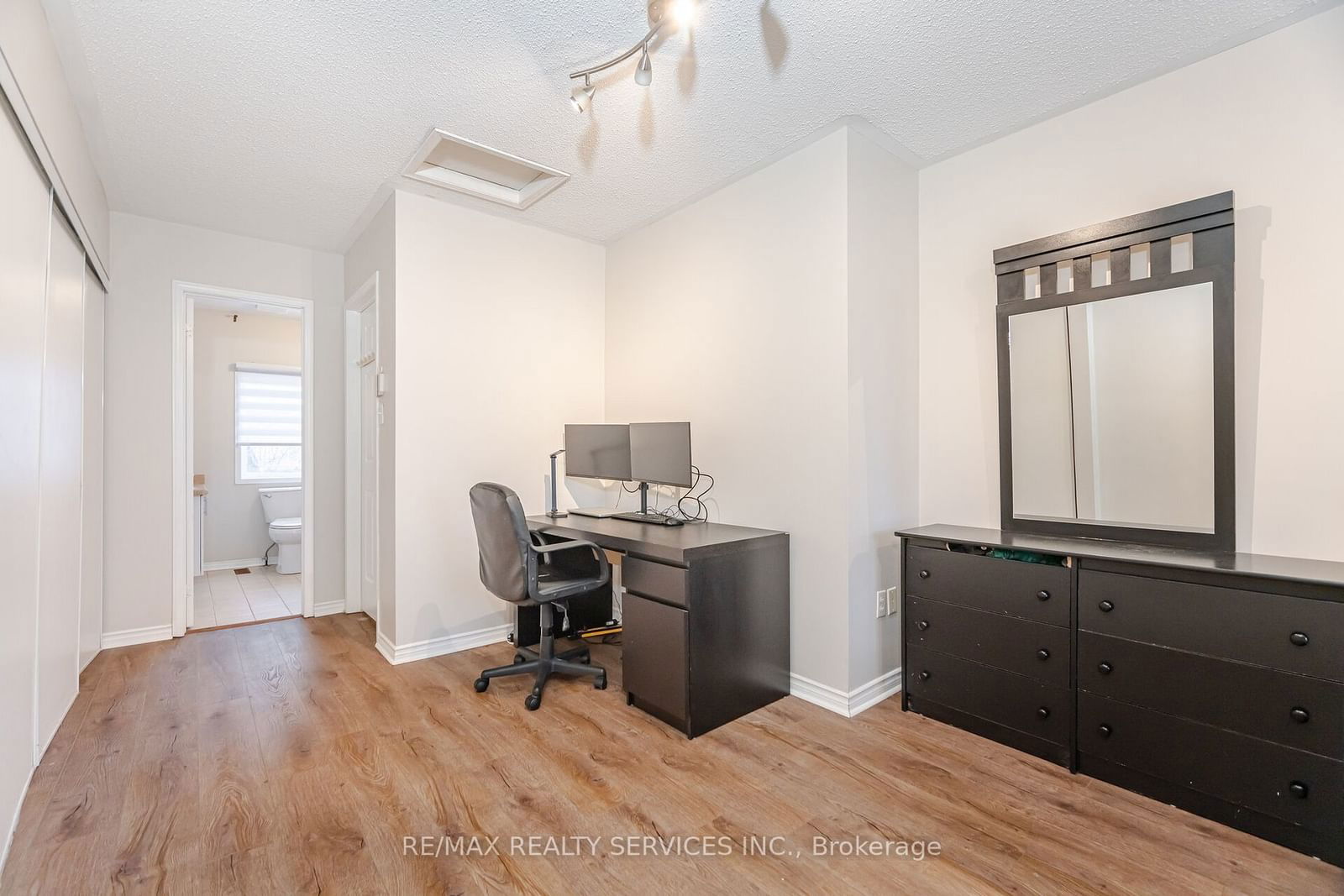 47 Spadina Rd, unit 32 for sale