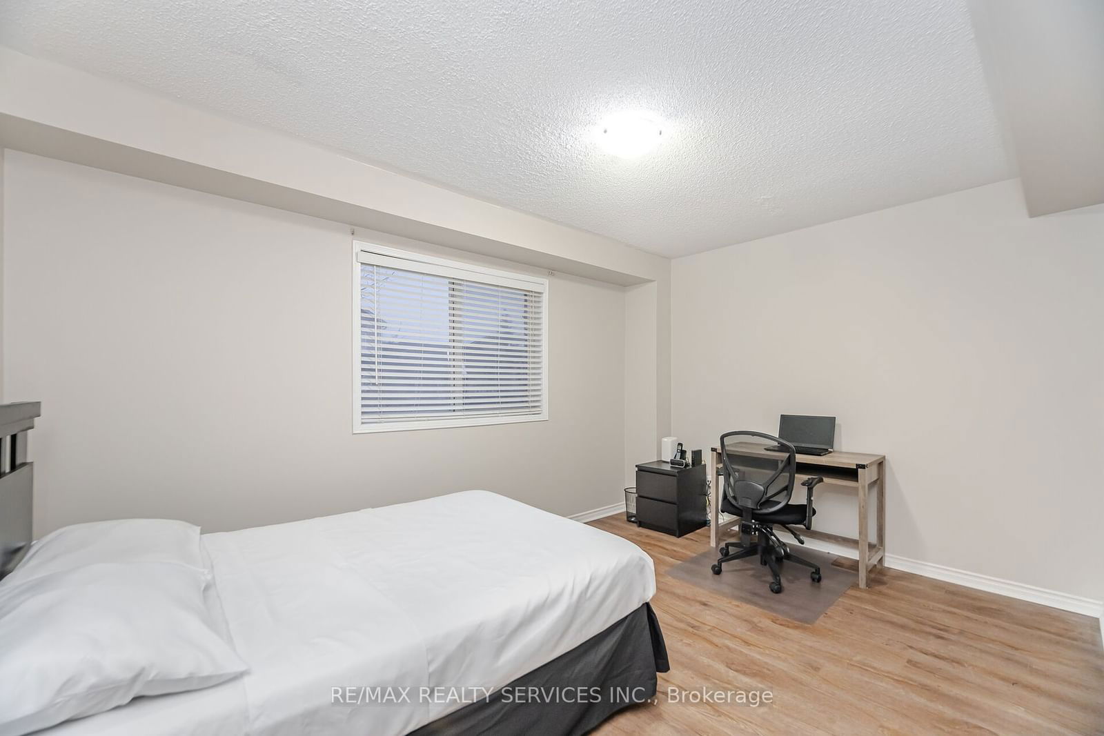 47 Spadina Rd, unit 32 for sale