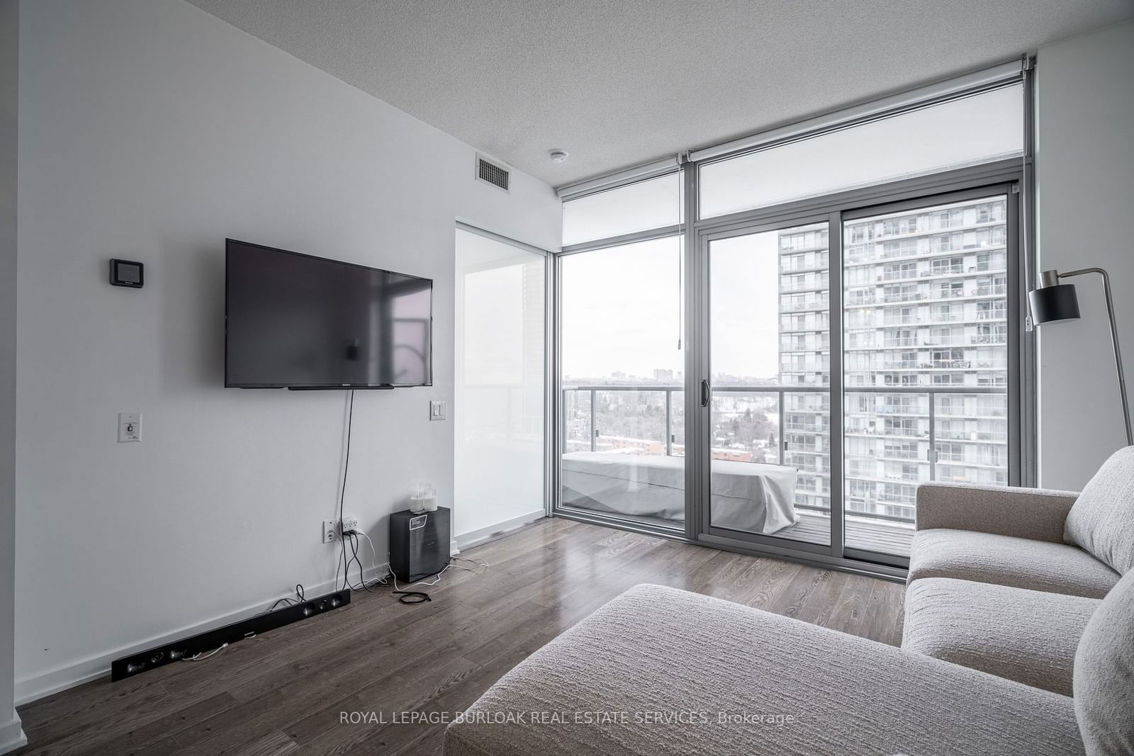 105 The Queensway, unit 1514 for rent