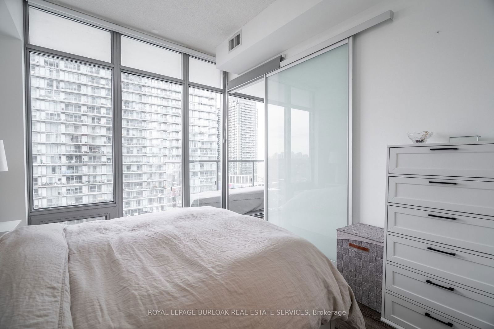 105 The Queensway, unit 1514 for rent