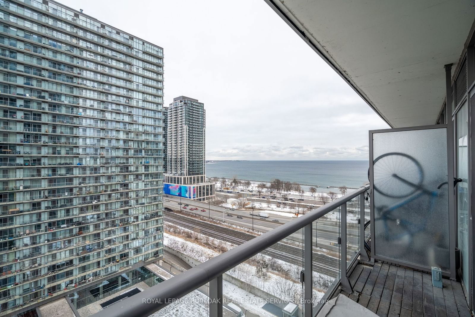 105 The Queensway, unit 1514 for rent