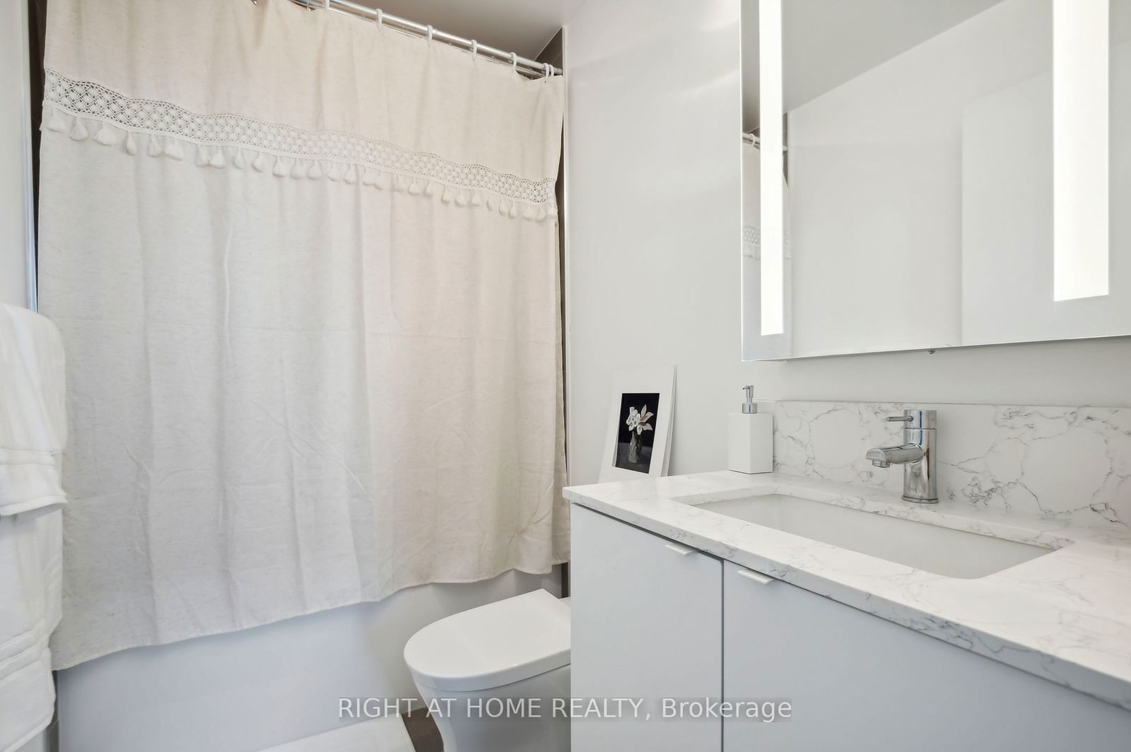 270 Dufferin St, unit LPH17 for rent