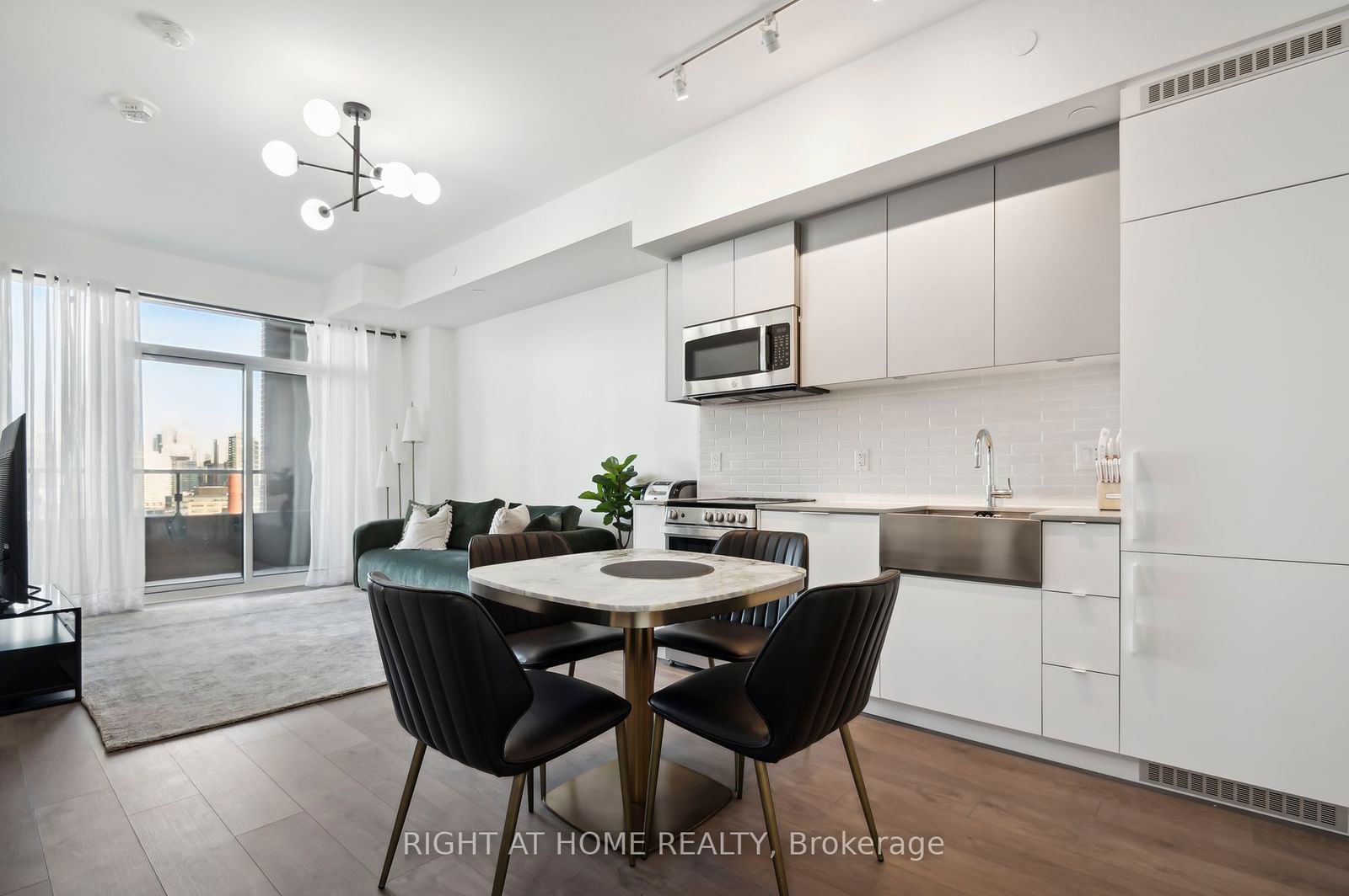 270 Dufferin St, unit LPH17 for rent