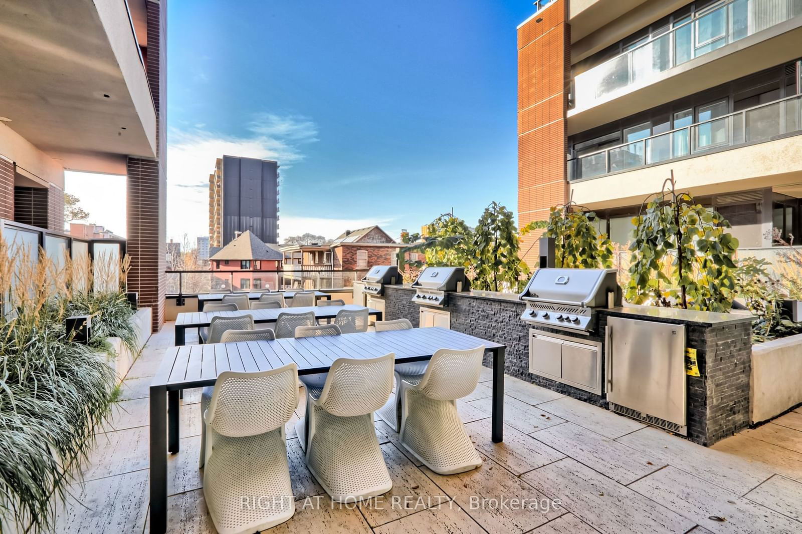 270 Dufferin St, unit LPH17 for rent