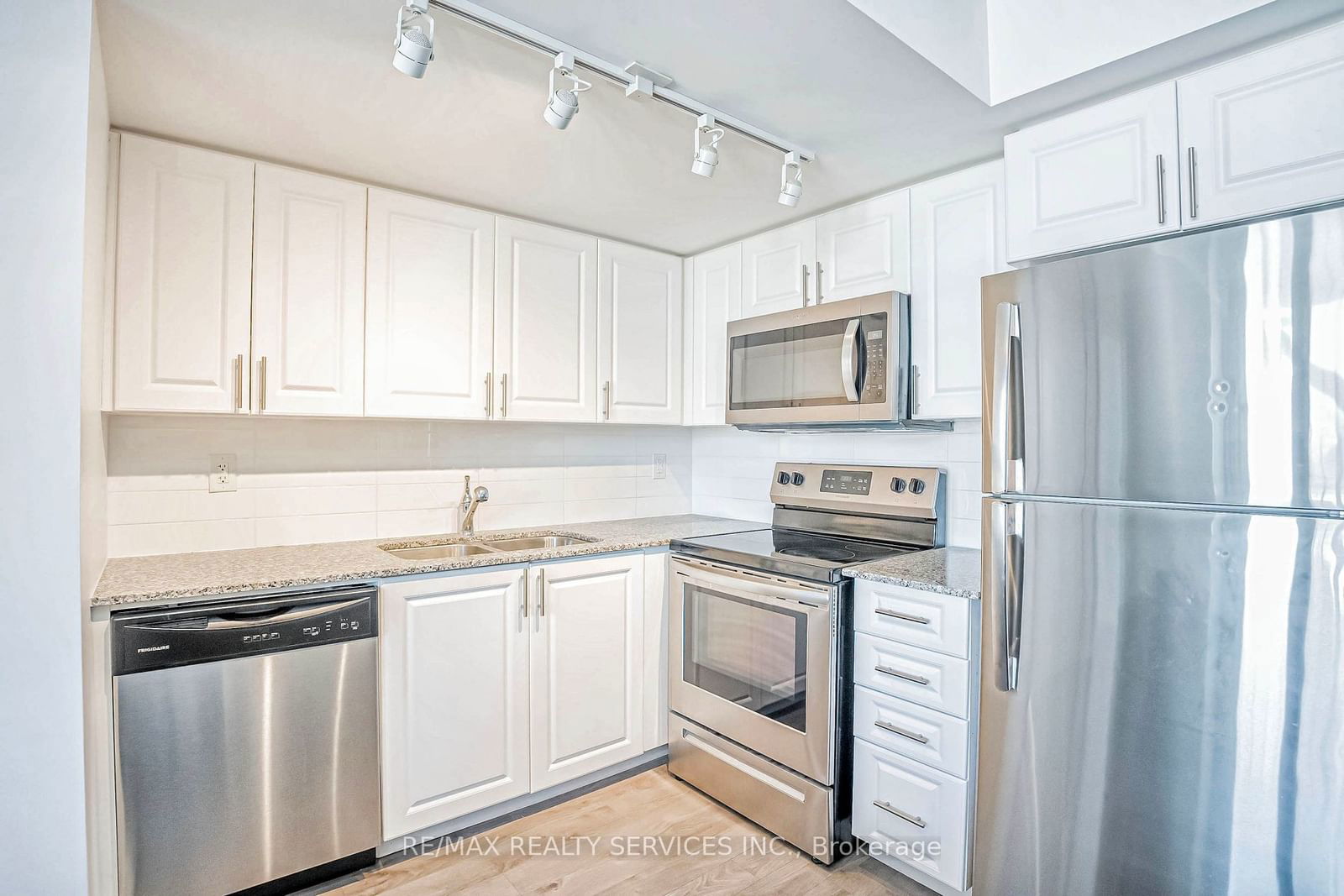 3091 Dufferin St, unit 1006 for sale