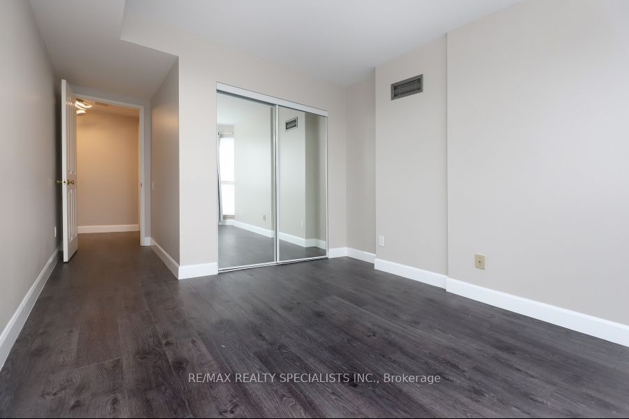 1800 The Collegeway, unit 901 for rent