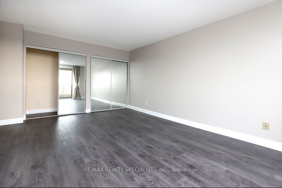 1800 The Collegeway, unit 901 for rent