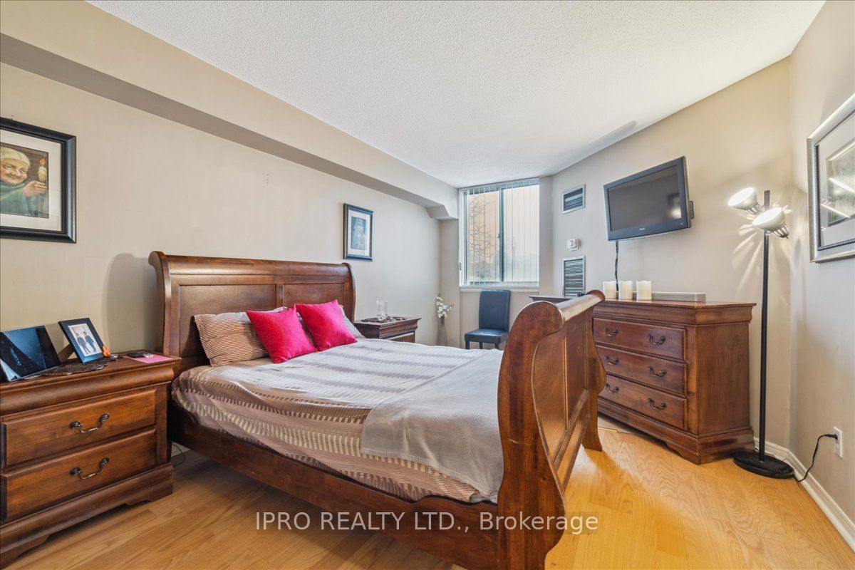 1001 Cedarglen Gate, unit 111 for sale