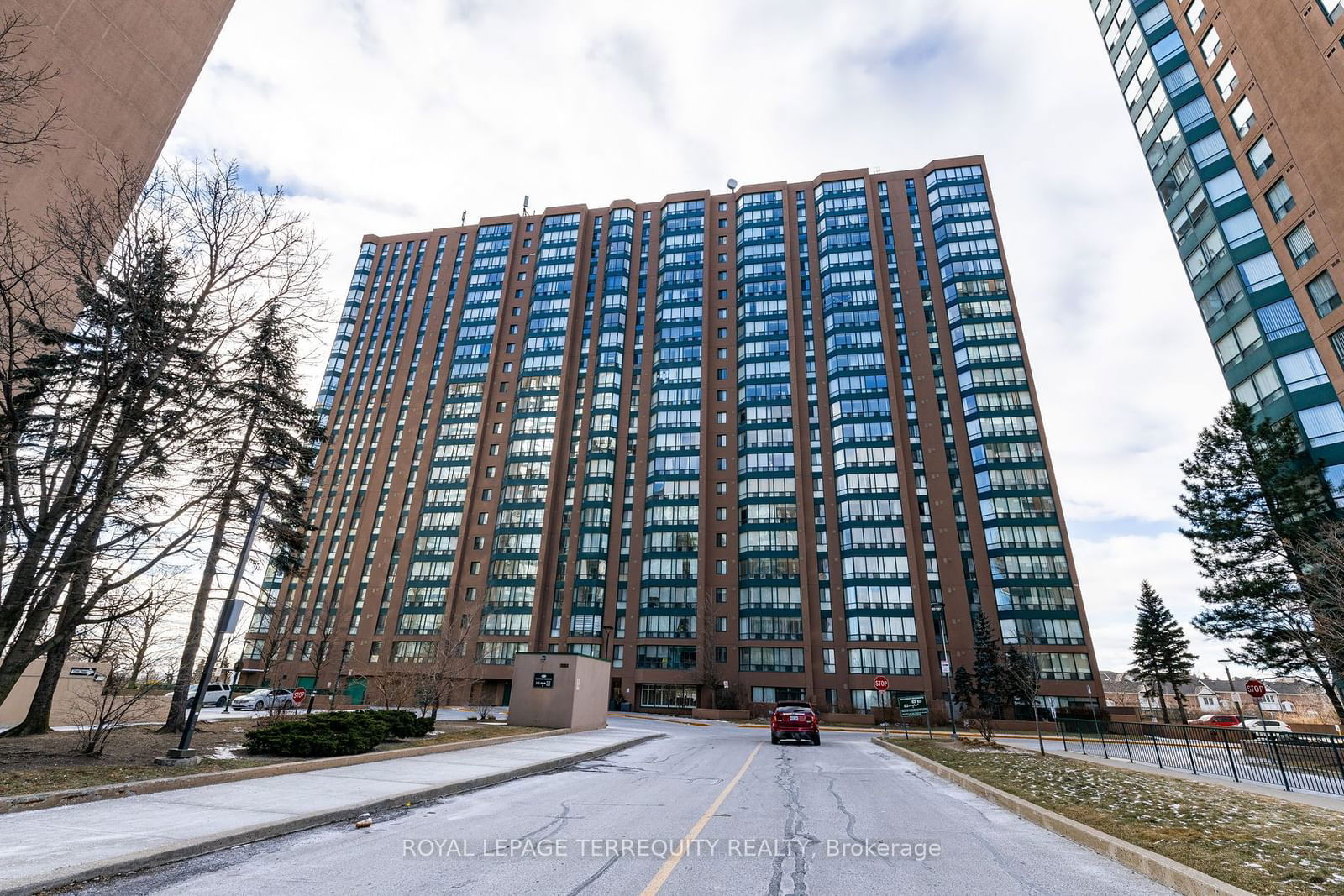 155 Hillcrest Ave, unit 712 for rent