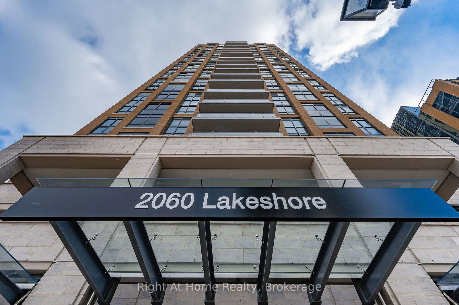 2060 LAKESHORE Rd, unit 802 for sale