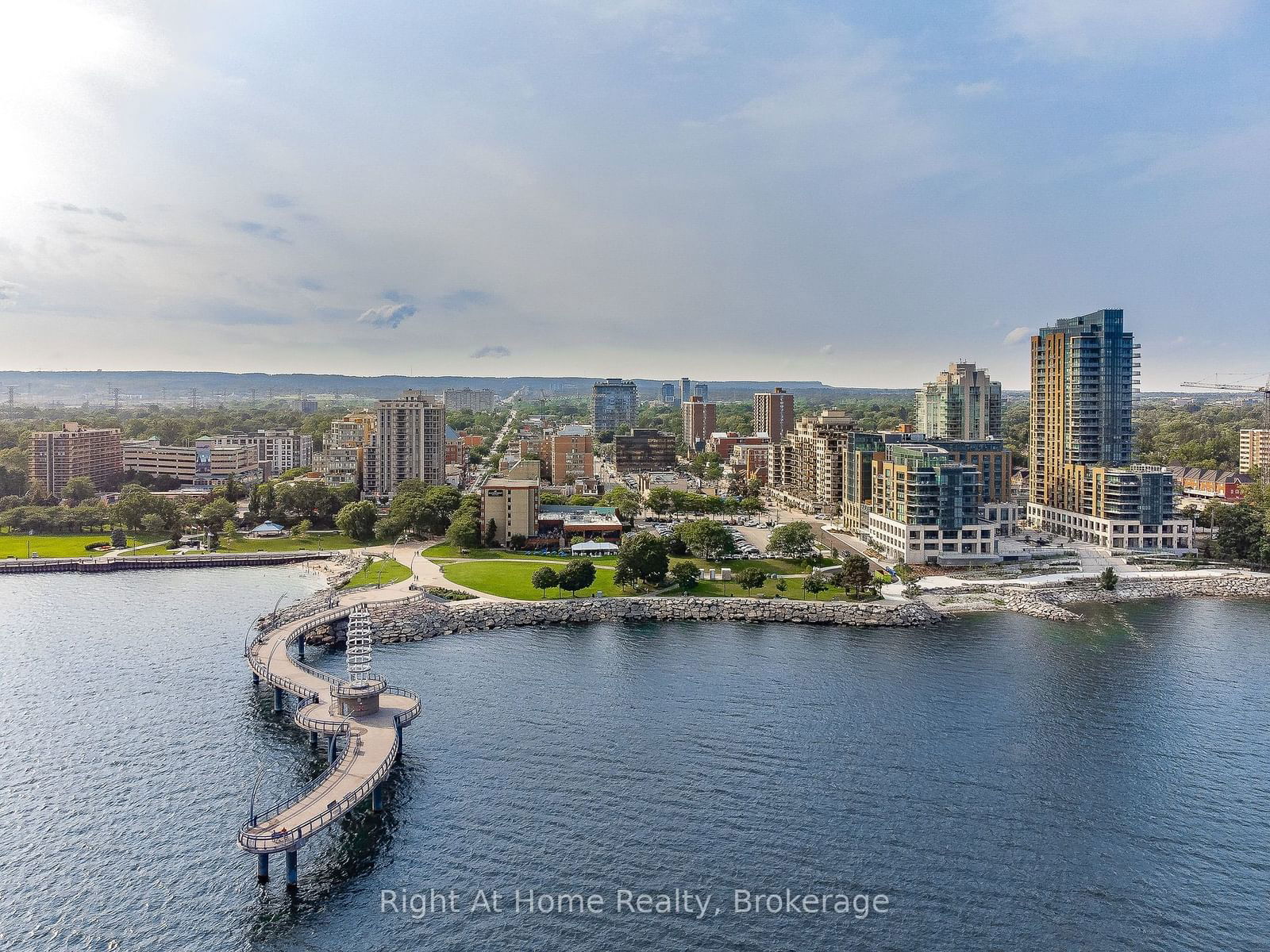 2060 LAKESHORE Rd, unit 802 for sale