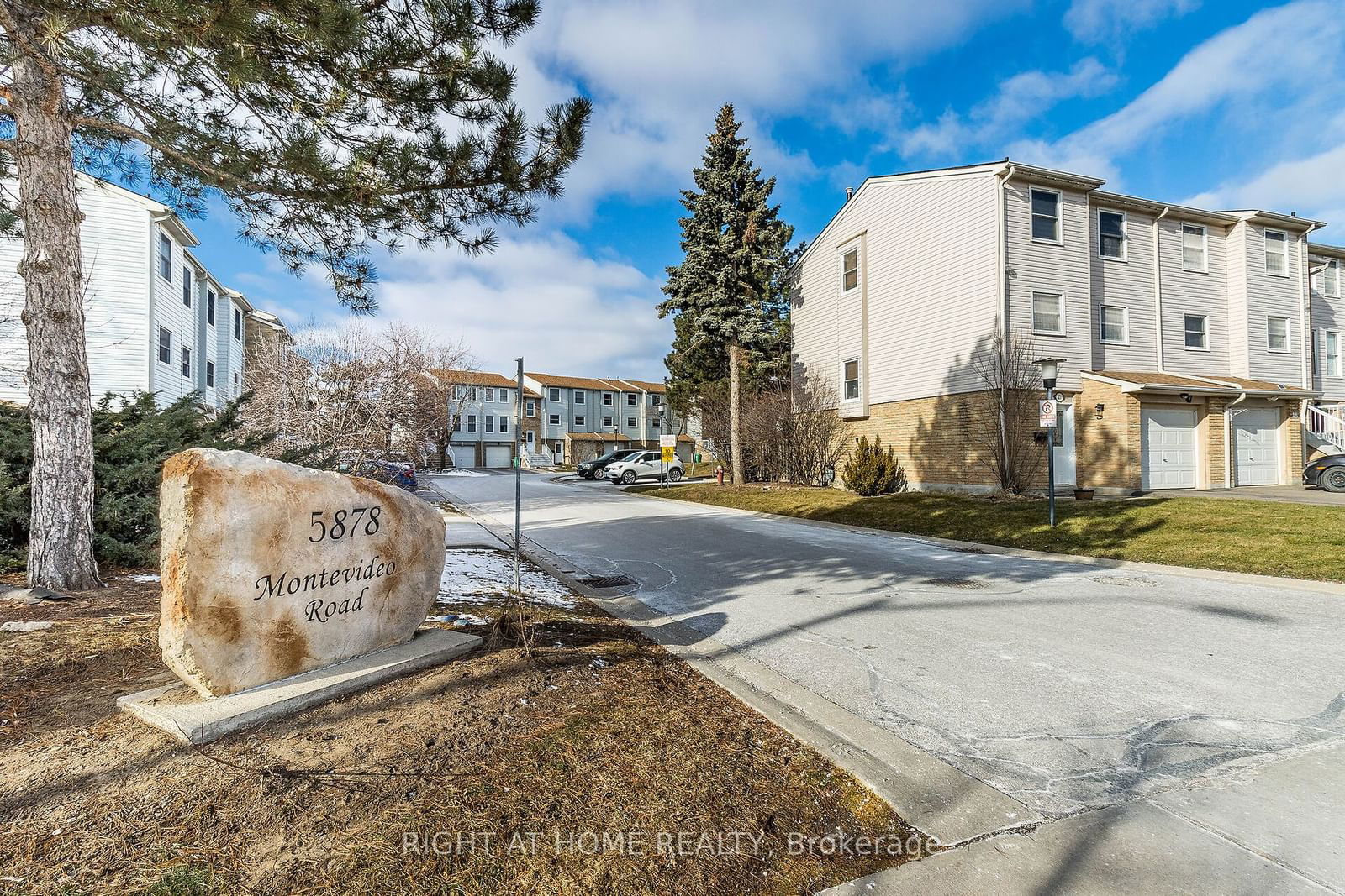 5878 Montevideo Road Townhomes, Mississauga, Toronto