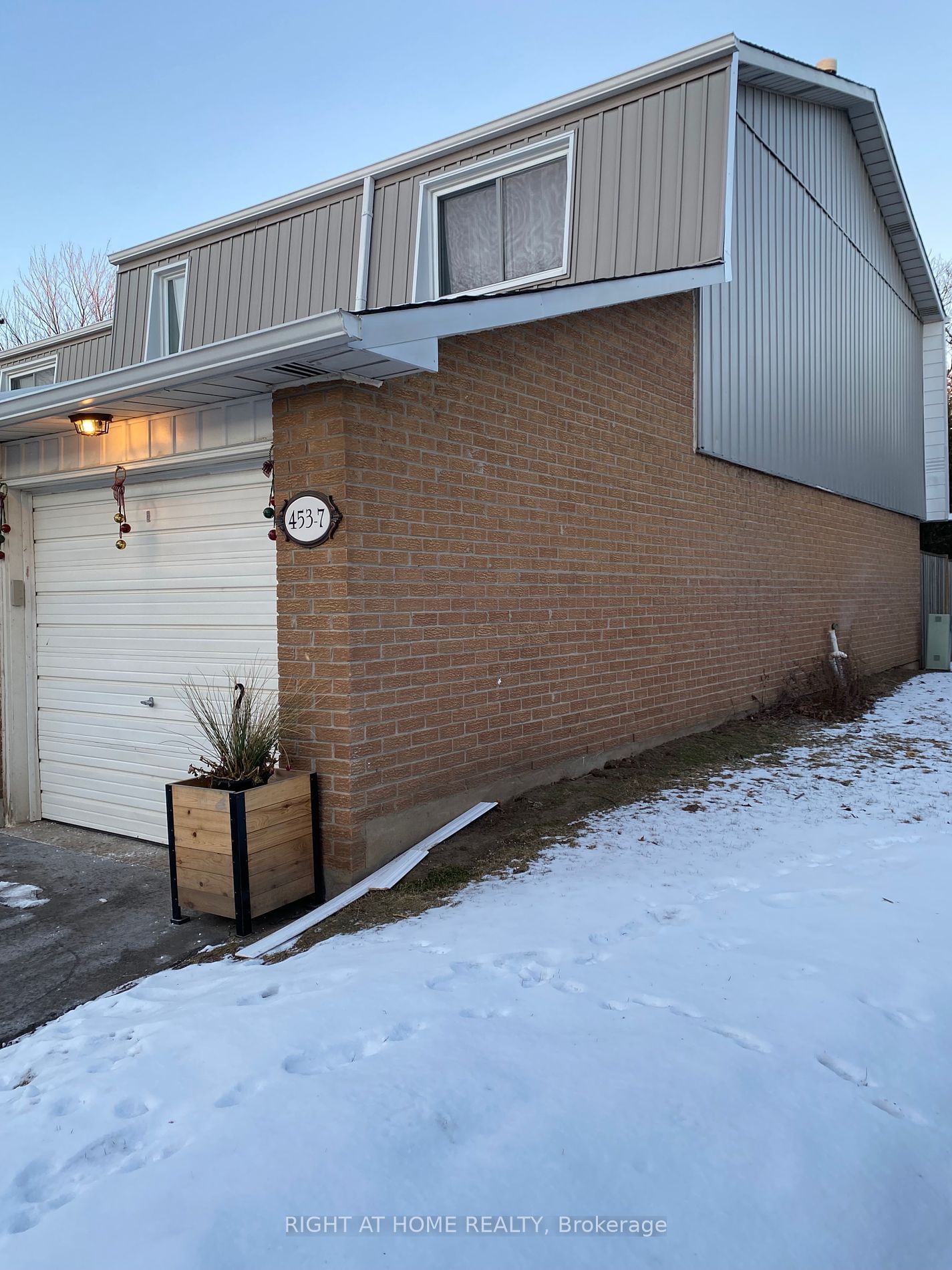 453 Woodview Rd, unit 7 for sale