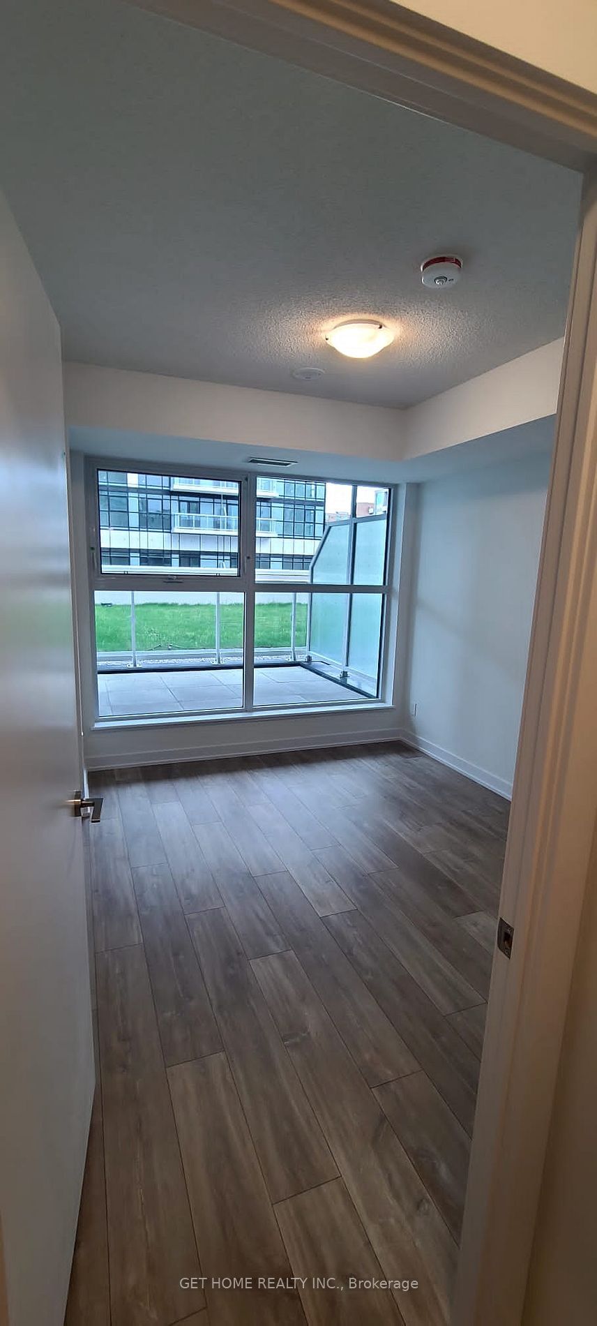 251 Manitoba St, unit 303 for rent