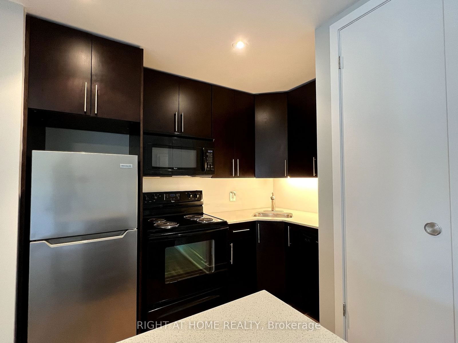 25 Ritchie Ave, unit 203 for rent