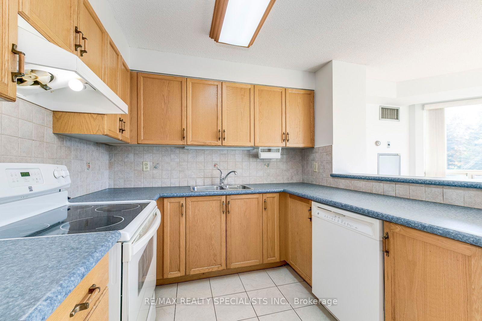 2155 Burnhamthorpe Rd, unit 209 for sale