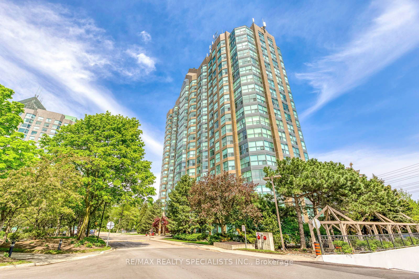 2177 Burnhamthorpe Rd W, unit 1605 for sale