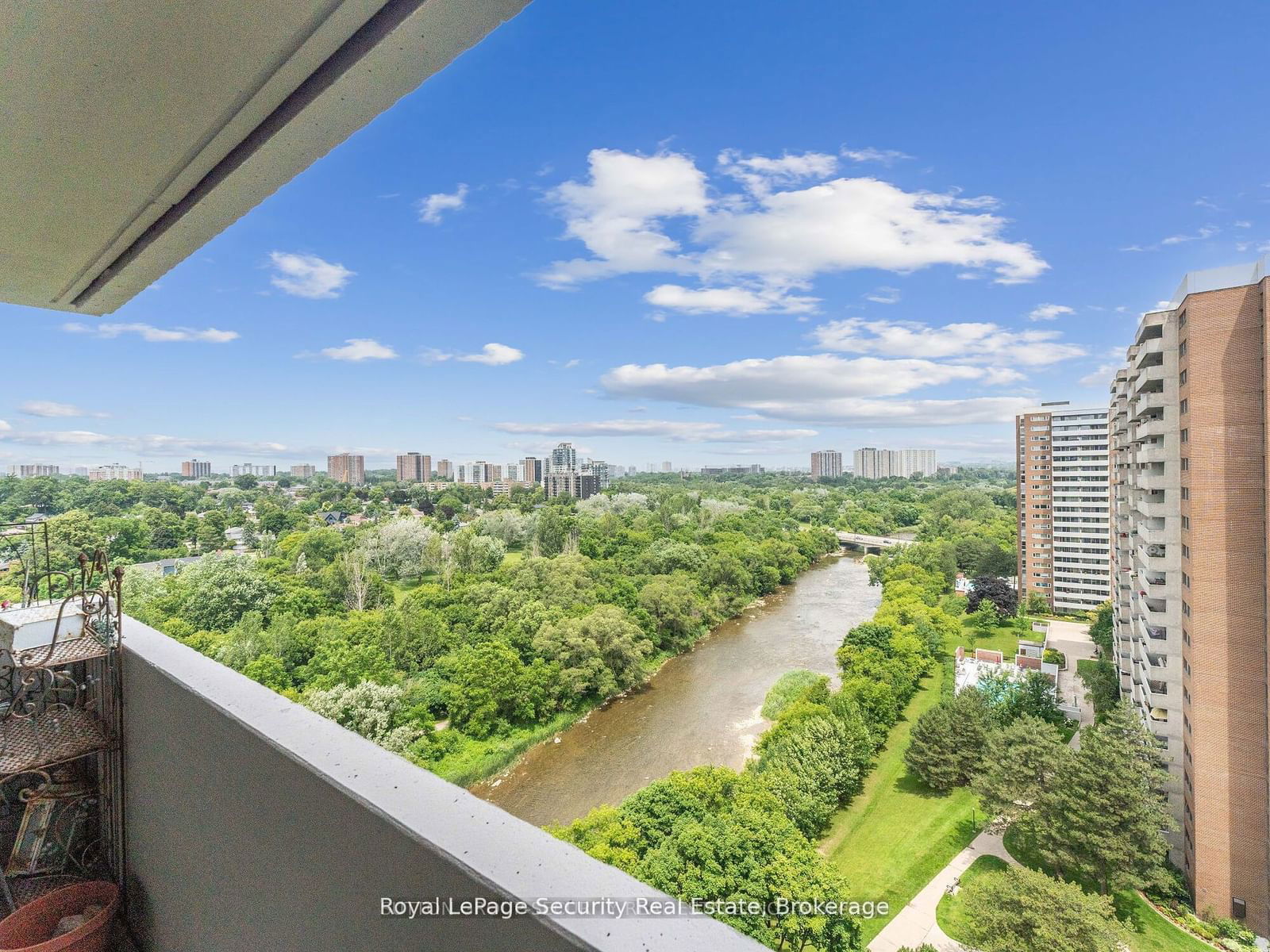 240 Scarlett Rd, unit 1504 for sale