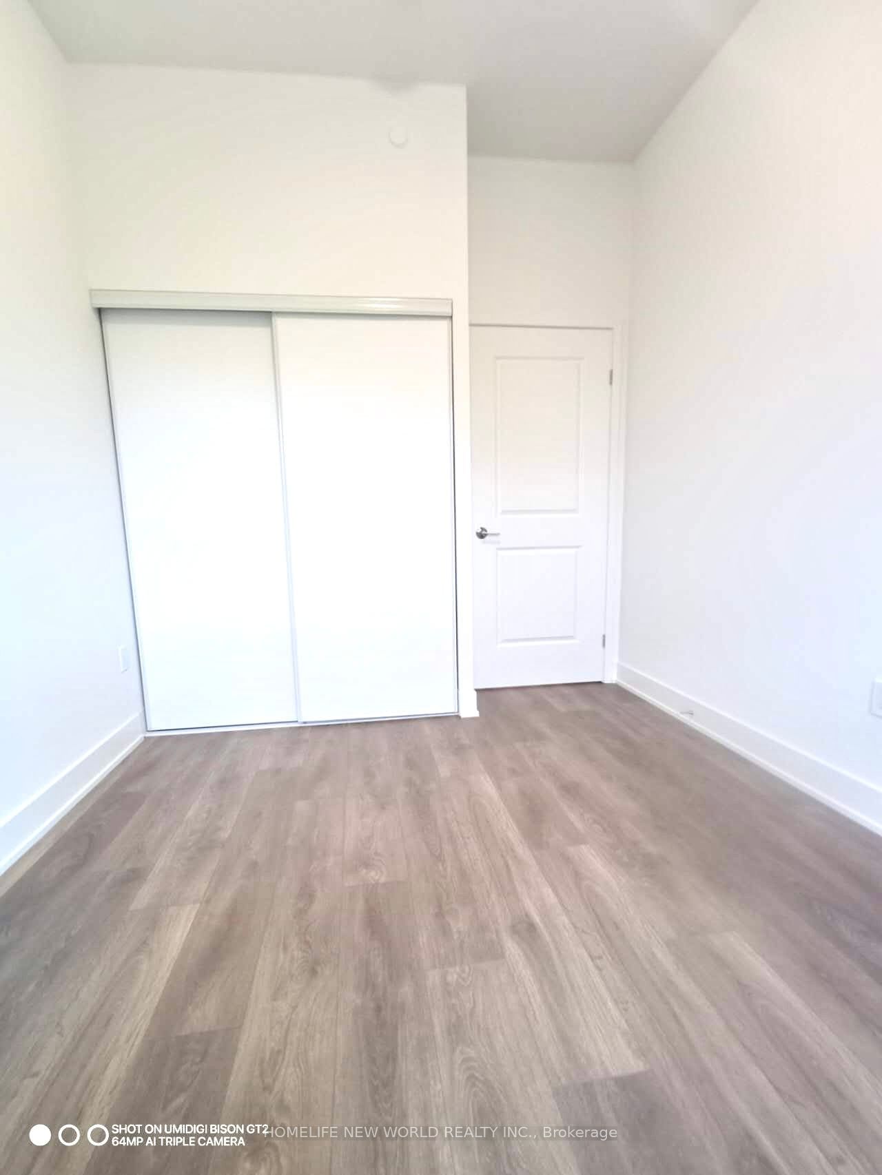 202 Burnhamthorpe Rd E, unit 224 for rent