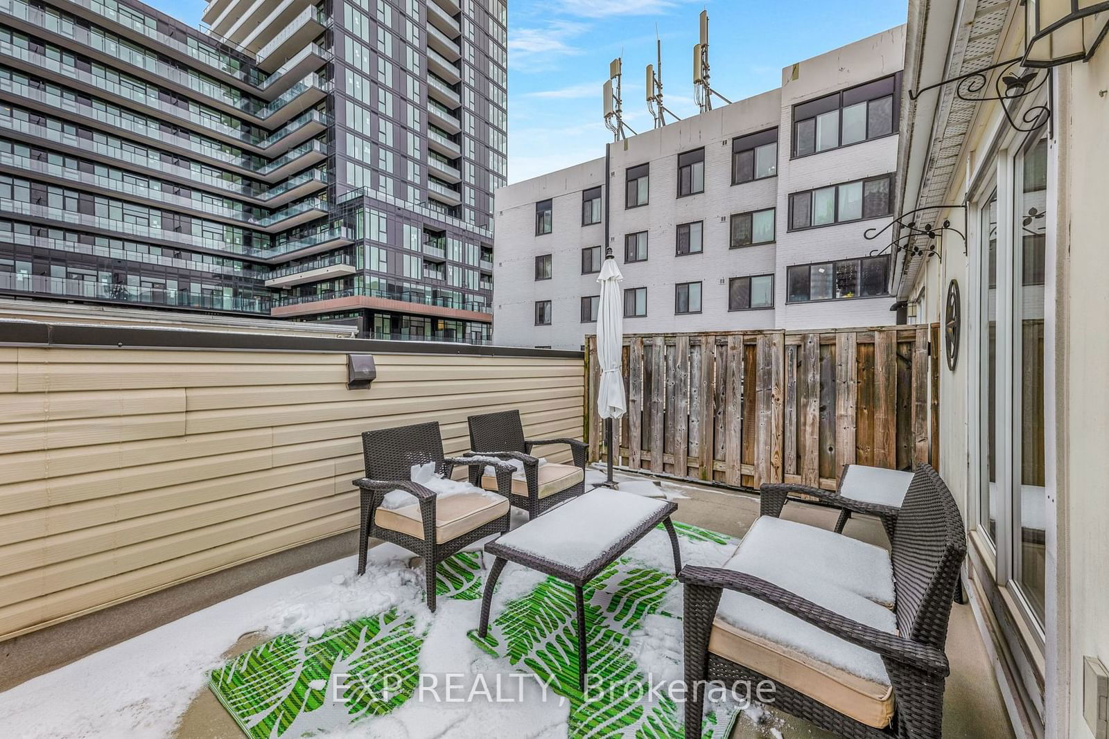 12 Laidlaw St, unit 806 for sale