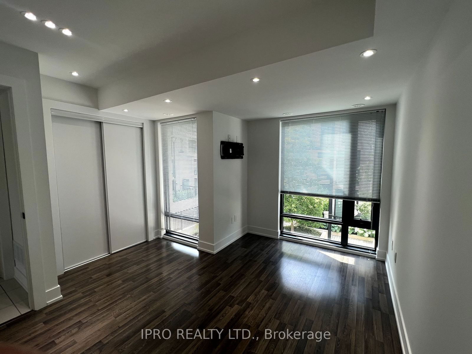 132 Widdicombe Hill Blvd, unit 307 for sale