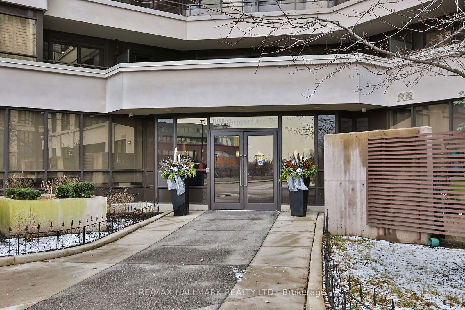 1060 Sheppard Ave W, unit 812 for rent