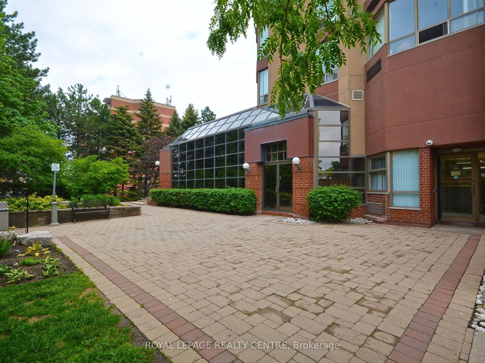 25 Fairview Rd W, unit 612 for sale