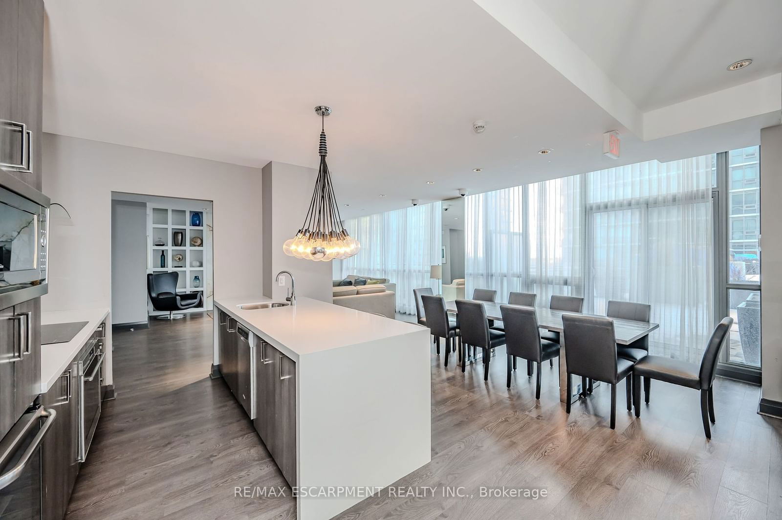 1185 The Queensway S, unit 112 for sale