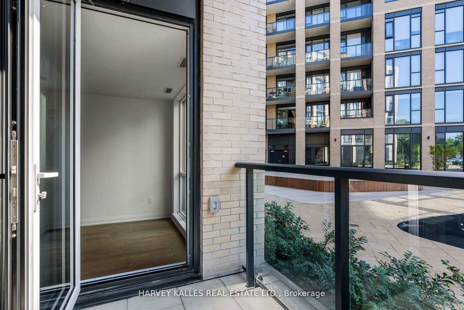 293 The Kingsway, unit 102 for sale